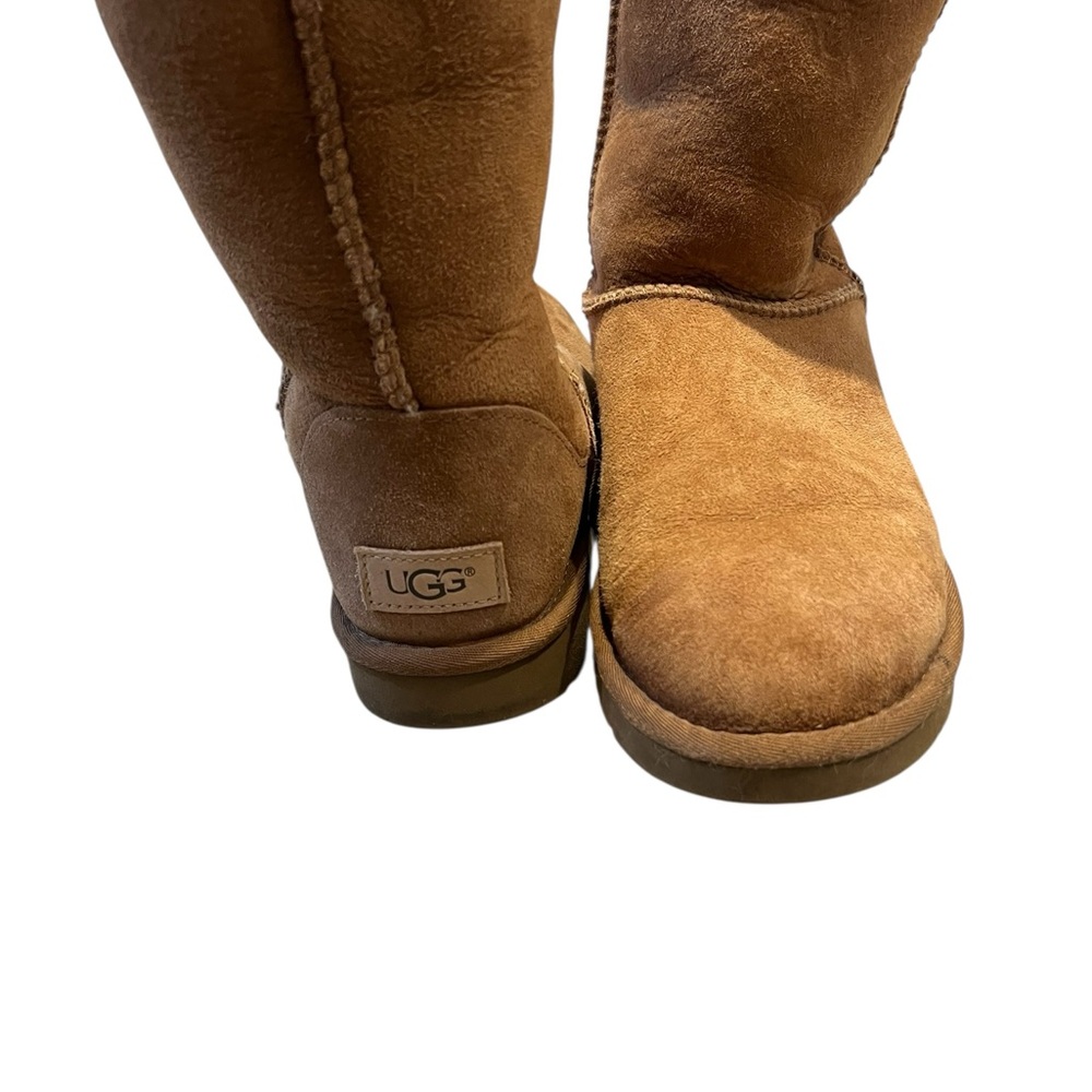 UGG Classic Brown Sheepskin Boots - Picture 4 of 8